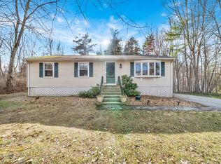 10 3rd St, Amesbury, MA 01913