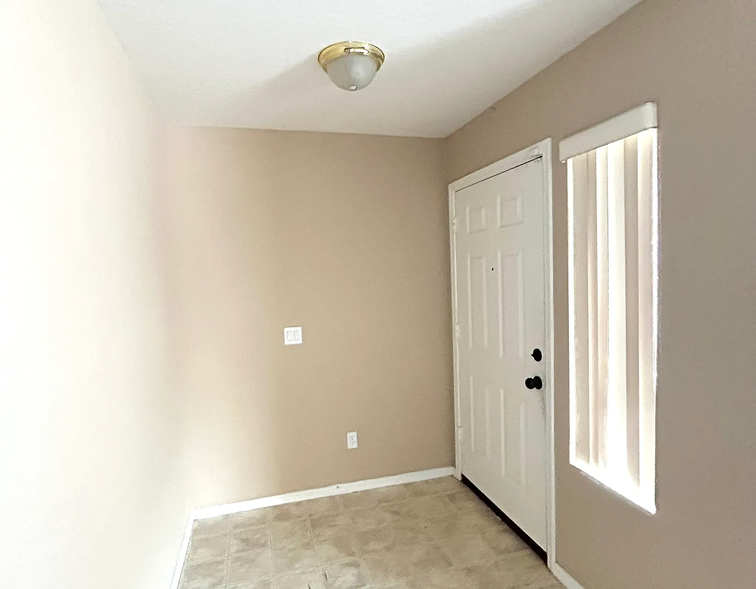 4 bed, 2438 sqft, $1,900 — Photo 4