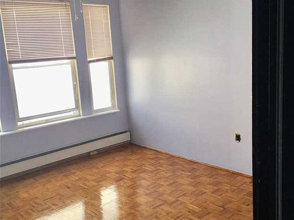 3rd image of 15228 Roosevelt Ave