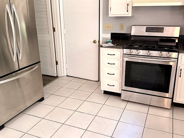 230 Royal Colony Ct — Photo 4