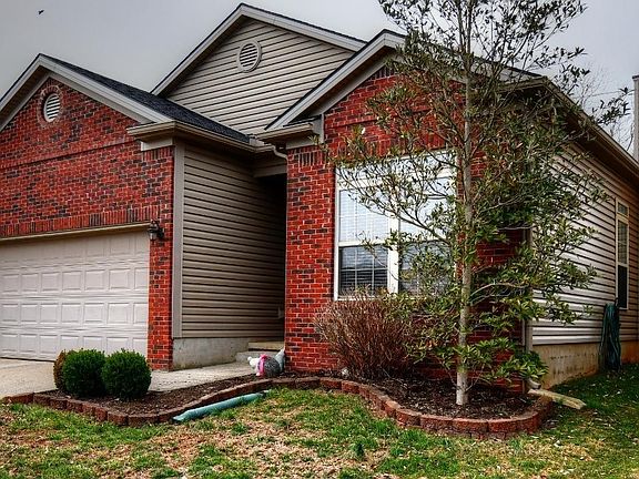 3rd image of 2073 Drummond Dr