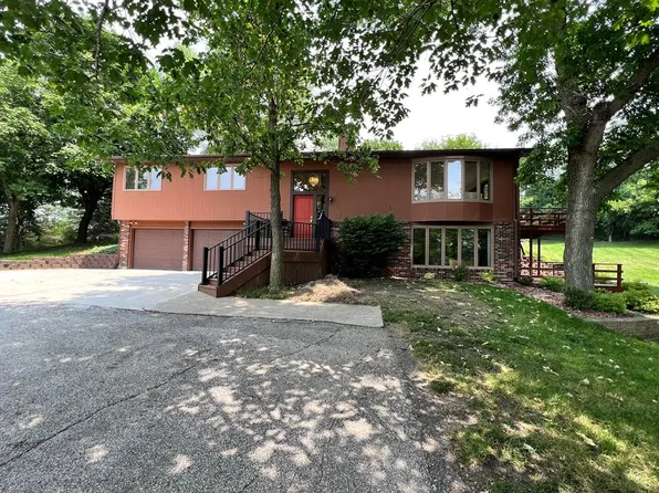 2018 Westwood Acres Dr, Fort Dodge, IA 50501