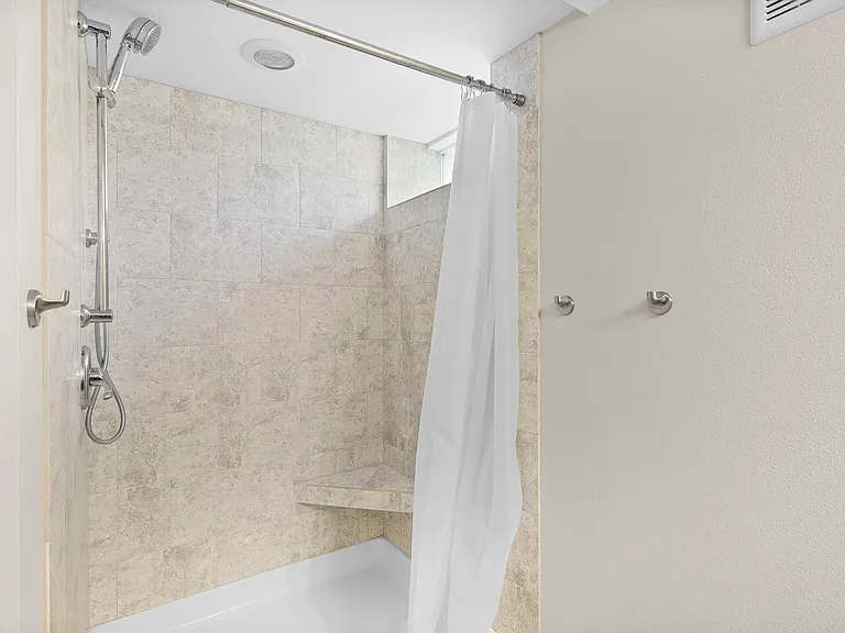 Lower level - Bathroom