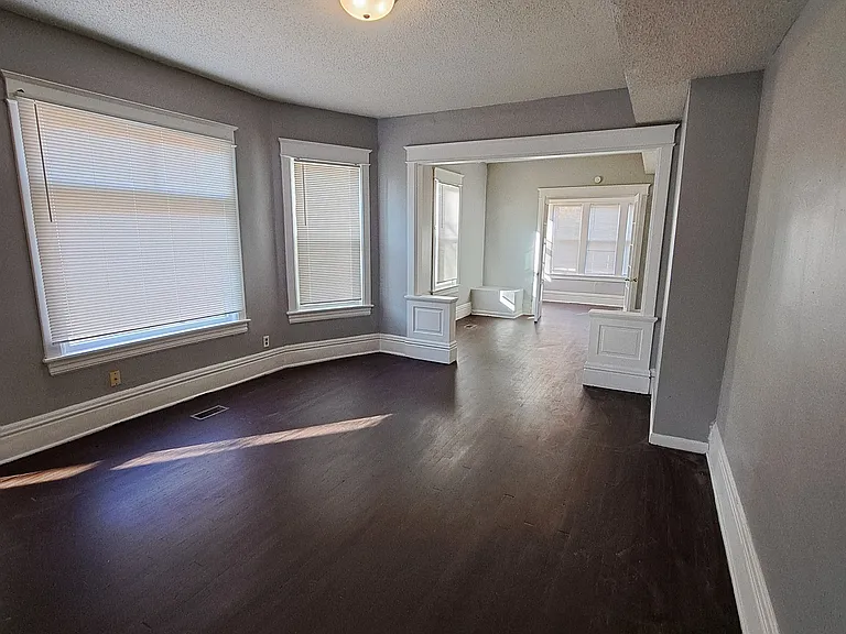90 Winifred St W — Photo 31