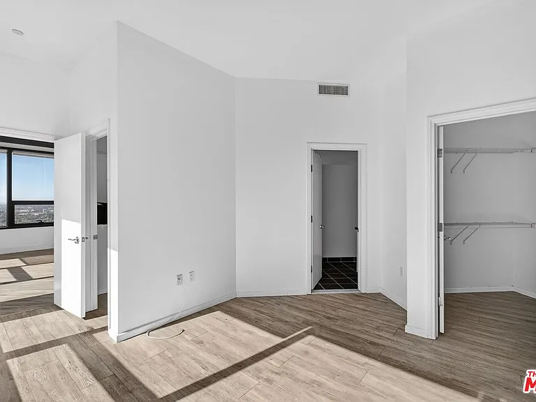 1100 Wilshire Blvd #2811 — Photo 8