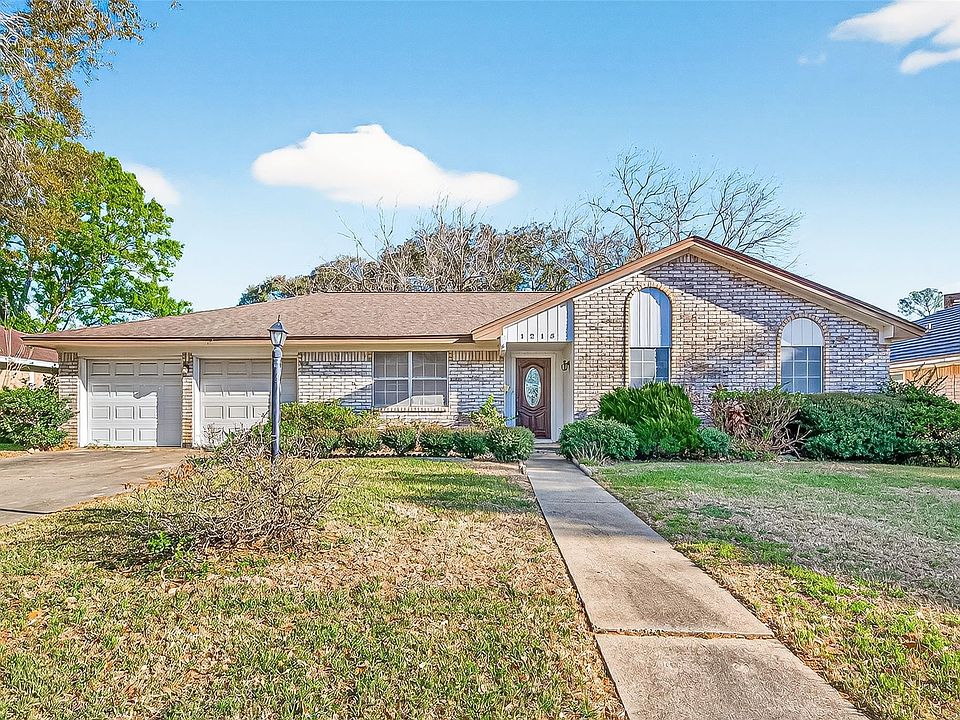 1st image of 1215 Easy St