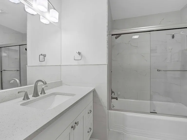 778 S Linden Ave — Photo 17
