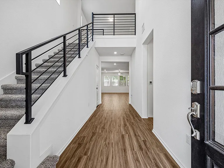10303 Buster Dr — Photo 4