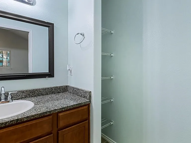 102 Pecan Harbor St — Photo 18