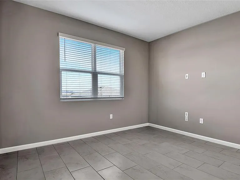 830 Ballantyne Dr — Photo 4