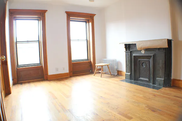 Rented by Makover Group Inc | media 33