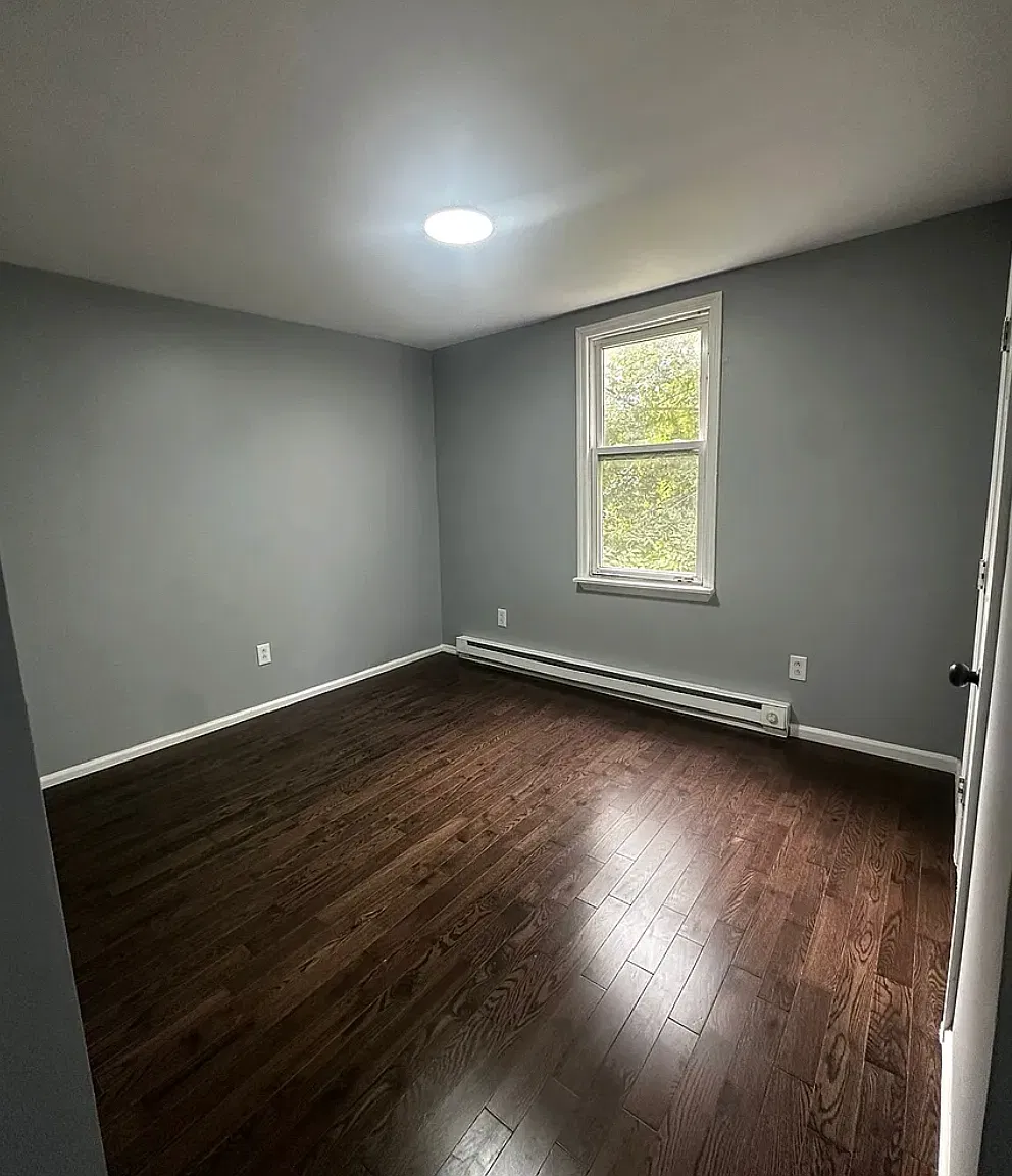 3 bed, 1000 sqft, $2,098 — Photo 2
