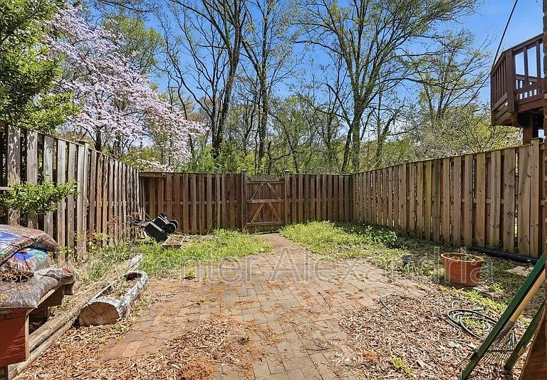 8239 Doctor Craik Ct — Photo 34