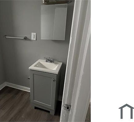 4th image of 12717 Parkhill Ave #1