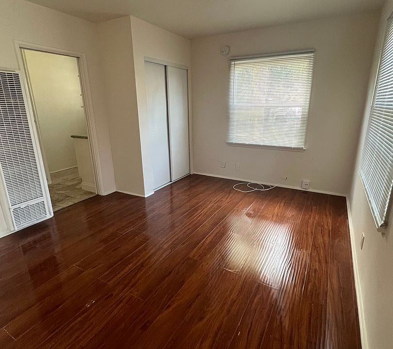 1st image of 20534 Hartland St Unit 1.5