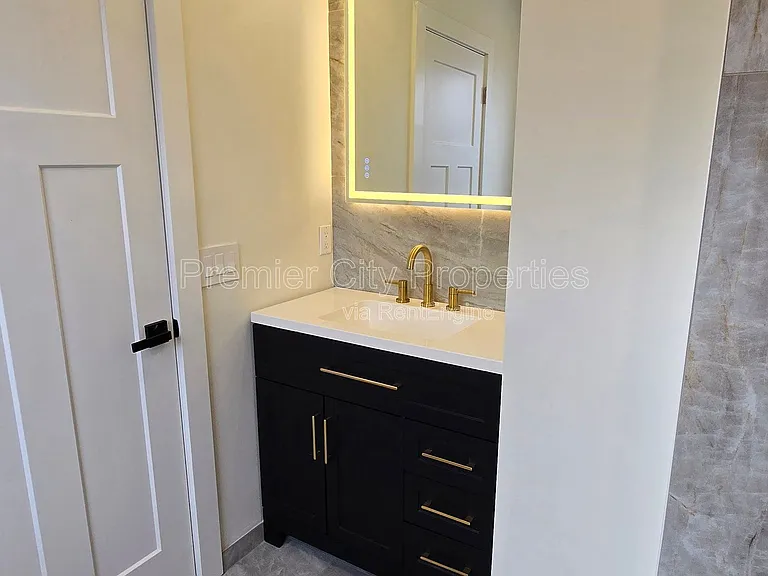 240 McGregor Ave #2 — Photo 14
