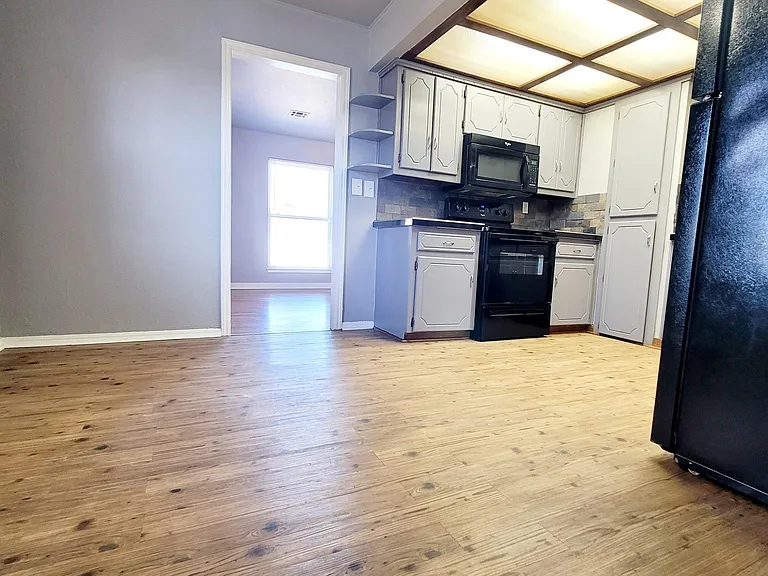 300 E Kittyhawk Dr — Photo 6
