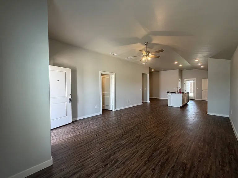 2911 Abbeville Ave — Photo 5