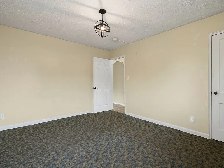 117 Elizabeth St — Photo 10