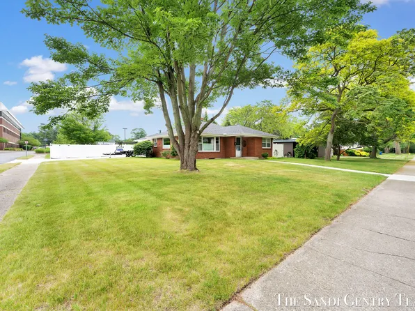 1508 Wisconsin St, Grand Haven, MI 49417
