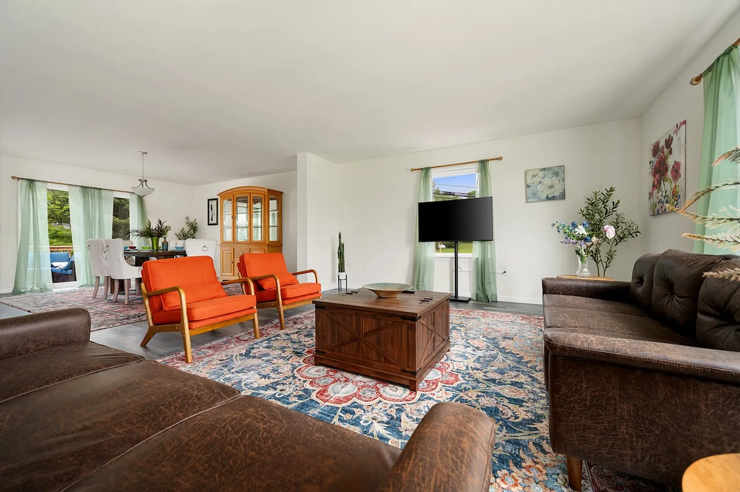 3 bed, 3.0 bath, 32291 sqft, $6,187 — Photo 3