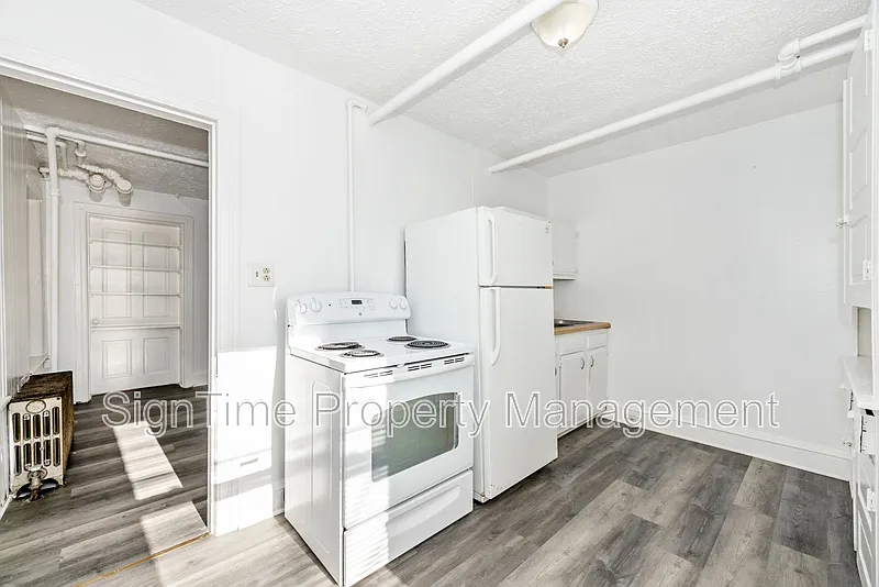 220 Summit Ave #BASEMENT