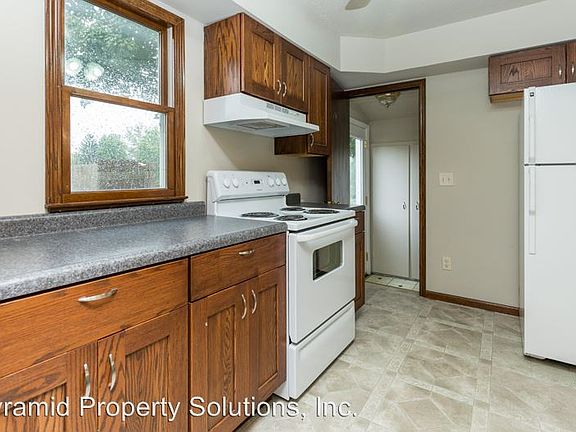 4th image of 1110 Mason Ave