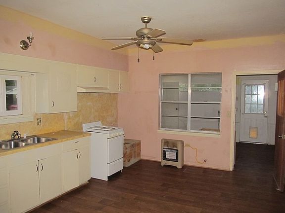 4th image of 904 N Washington Ave