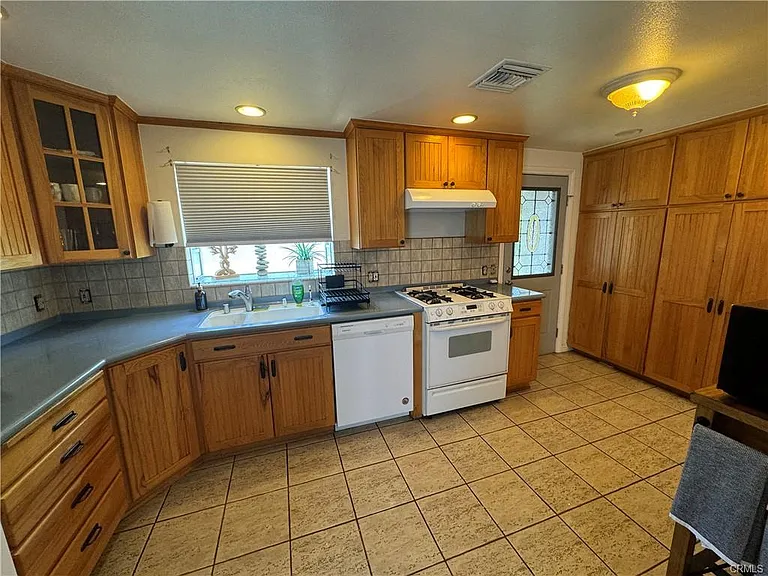 12913 Whitewood Ave — Photo 4