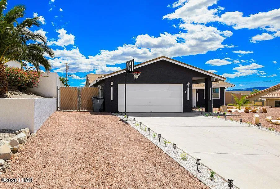 3 bed, 2.0 bath, 1392 sqft, $1,950 — Photo 2