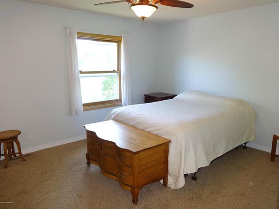 5th image of 4132 Valley Dr NW