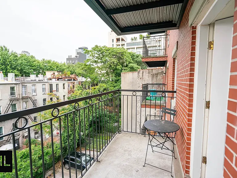 567 Warren St #503 — Photo 3
