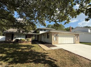 14961 Sherwood Dr, Strongsville, OH 44149