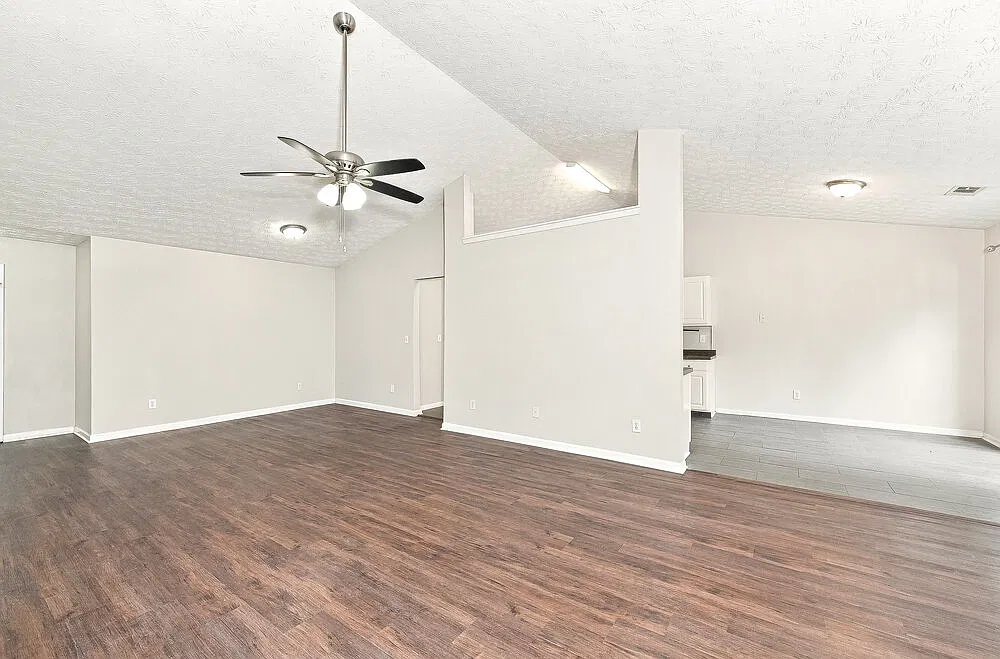 3 bed, 2.0 bath, 1440 sqft, $1,985 — Photo 4