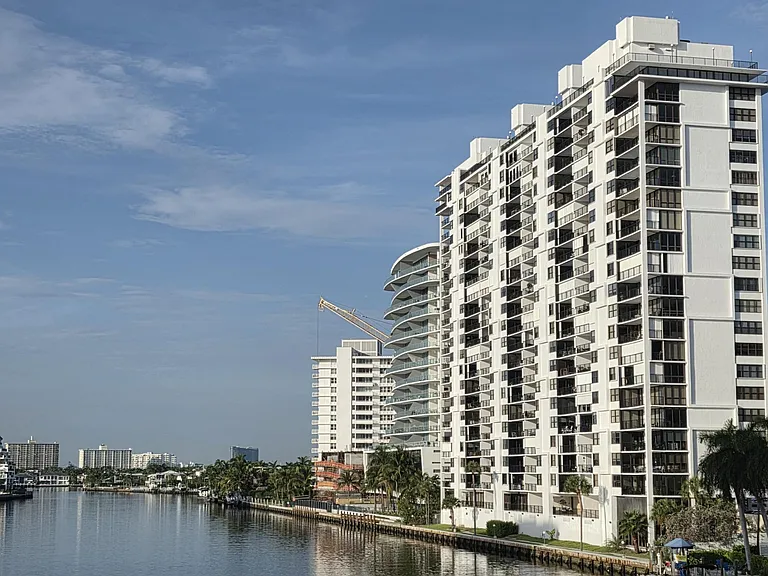 936 Intracoastal Dr #7B — Photo 2