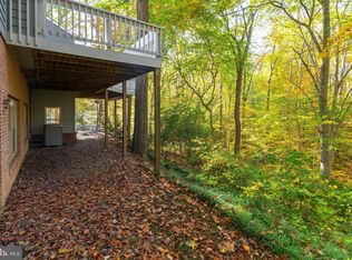 10118 Hampton Woods Dr, Fairfax Station, VA 22039