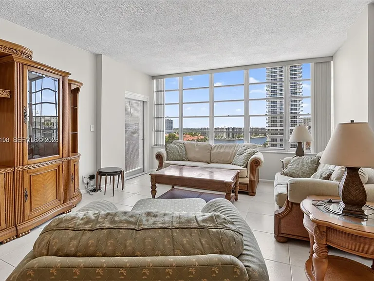 1817 S Ocean Dr #Penthouse 19 — Photo 3