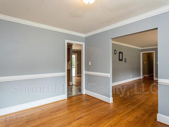 4th image of 4811 Greenbrier Rd