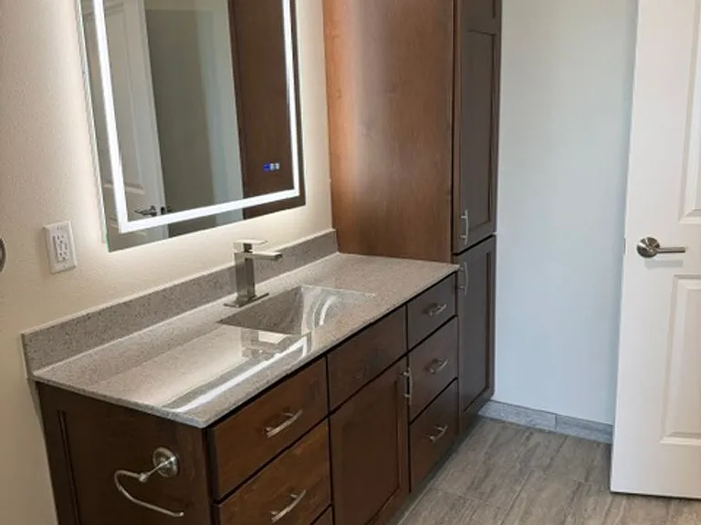Brand New - War Eagle Apartments in the River Point District — Photo 18