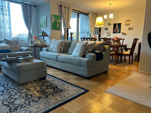 10401 Grosvenor Pl APT 416, Rockville, MD 20852