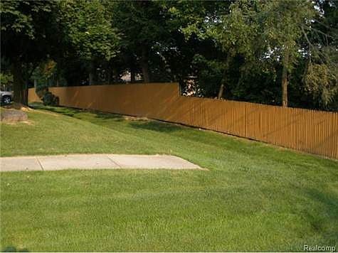 Side yard with privacy fencing. Great place for a game of catch!