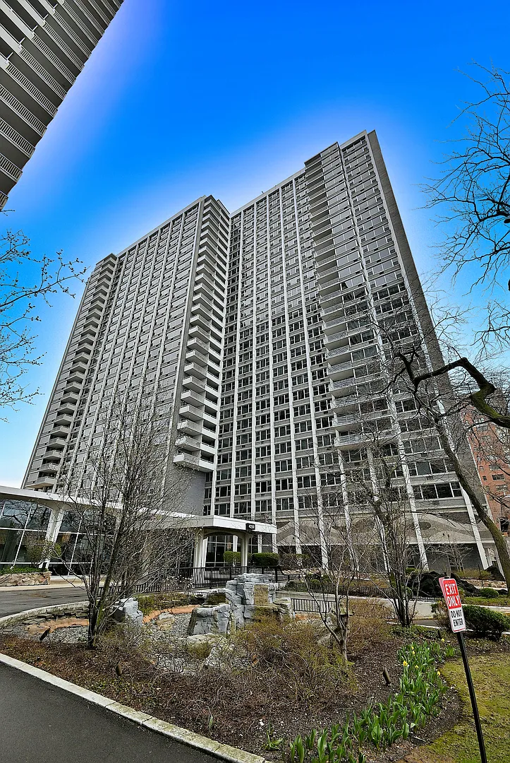 4250 N Marine Dr APT 1731 photo 1