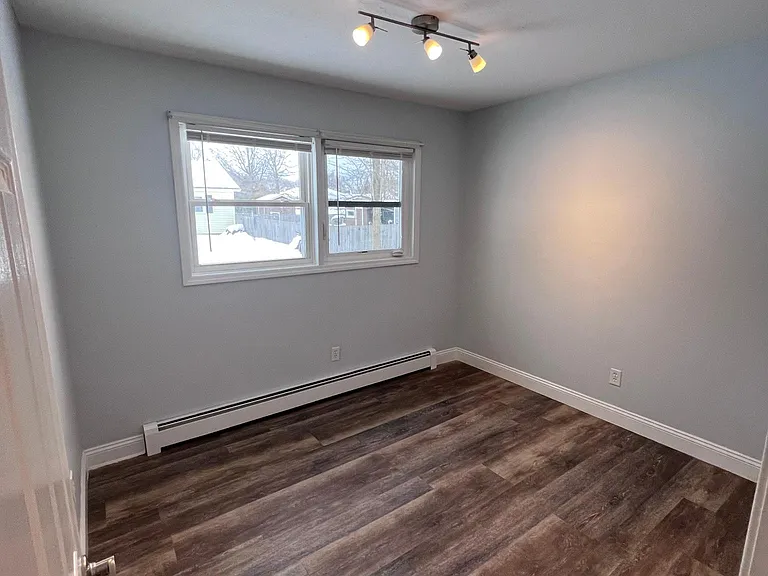 Second bedroom.