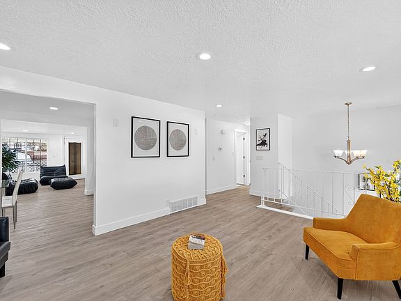 5th image of 1211 W Tamarack Rd