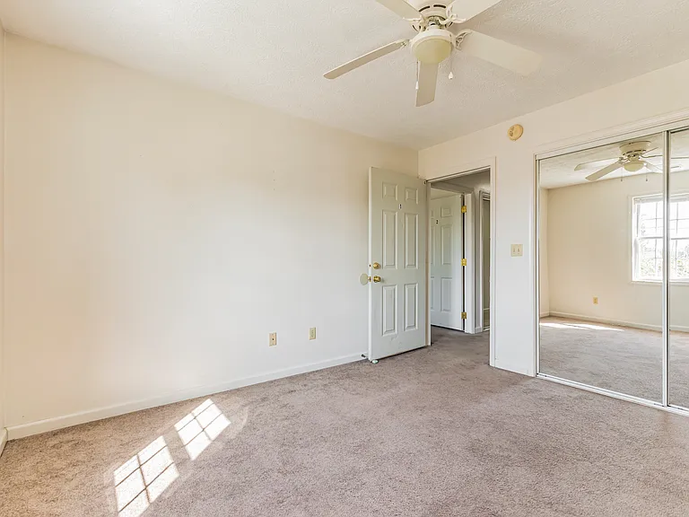 1620 W Jackson St — Photo 31