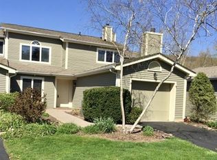 71 Old Fourth Dr, Oak Ridge, NJ 07438