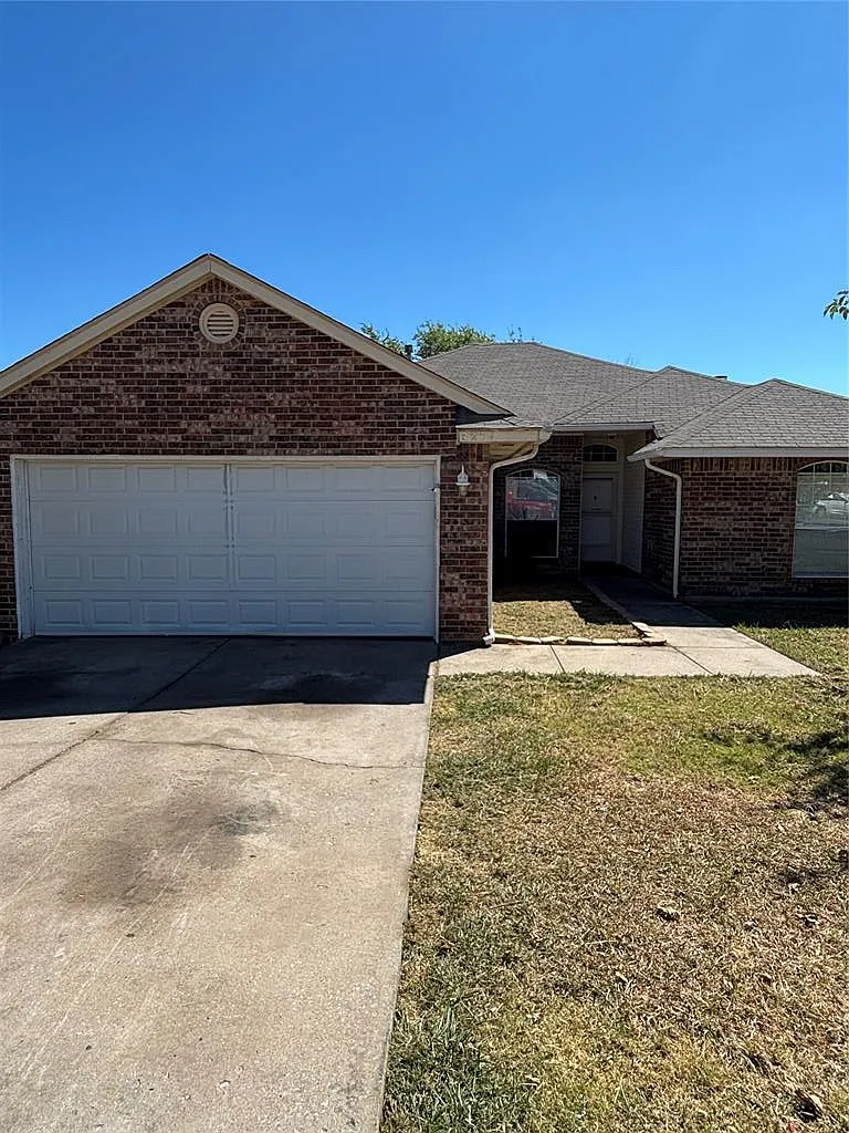 3 bed, 1744 sqft, $1,700 — Photo 1