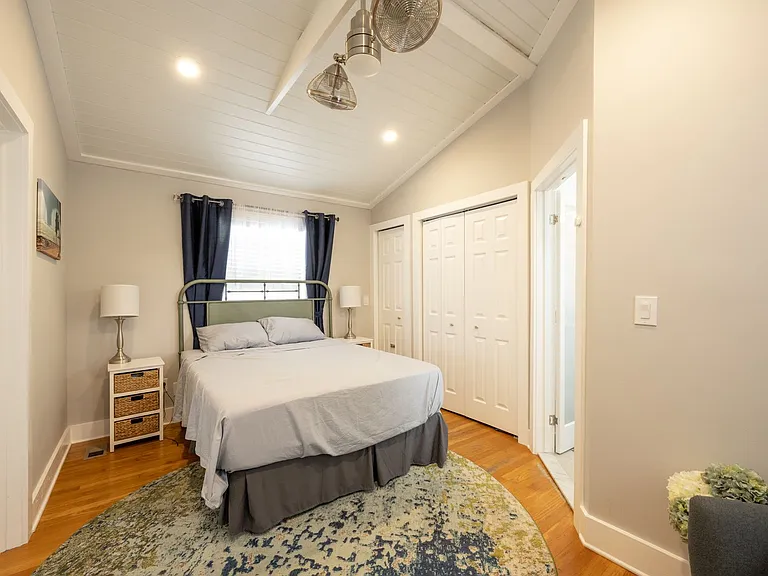 415 Julia St — Photo 19