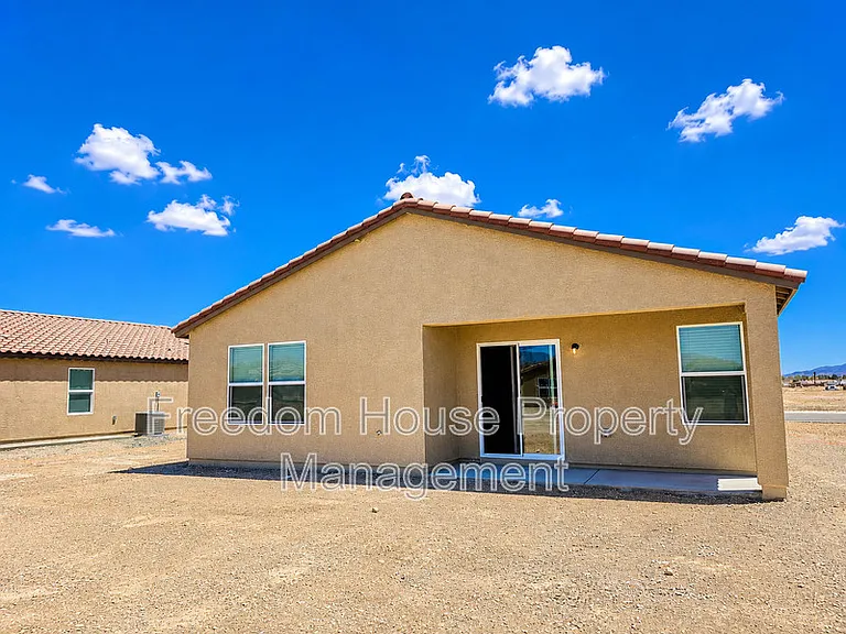 710 E Huyana Wind Dr — Photo 31
