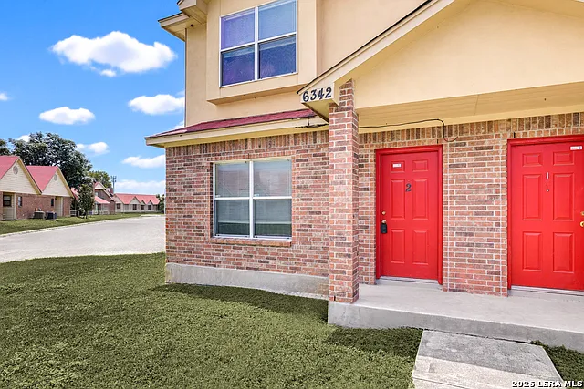 6342 Queens Castle Dr — Photo 3